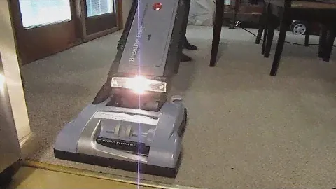 2010 Hoover Breathe Easy (U6485200B) WindTunnel Self-Propelled Upright Vacuum Cleaner