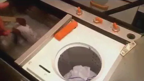 Hoover T5024 Twin Tub in action