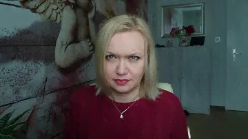 Уродливая любовь. Кольцо с зеленым камнем.