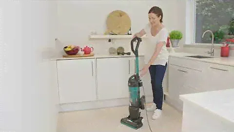 Hoover - Upright 300 XL - "How To" Attach The Dusting Brush To The Handle